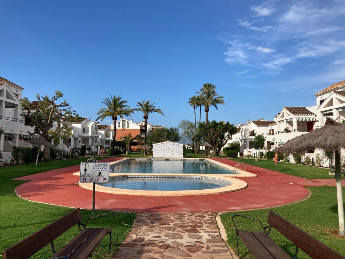 Chalet Adosado En Urbanizacion Con Precioso Jardin Dénia Buitenkant foto